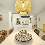 アパート Maestranza Oasis By Lica Homes